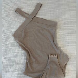 NWOT CRIS CROS HALTER BODYSUIT TAN size:s-m